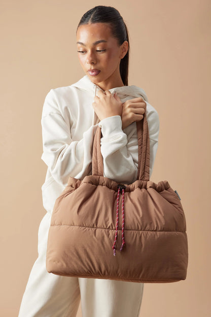 Scrunch Base Puffer Tote | Hazelnut/Burgundy