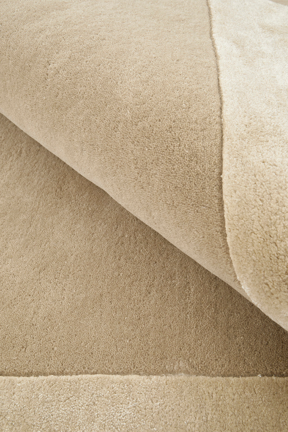 Jewel Curve Husk Rug