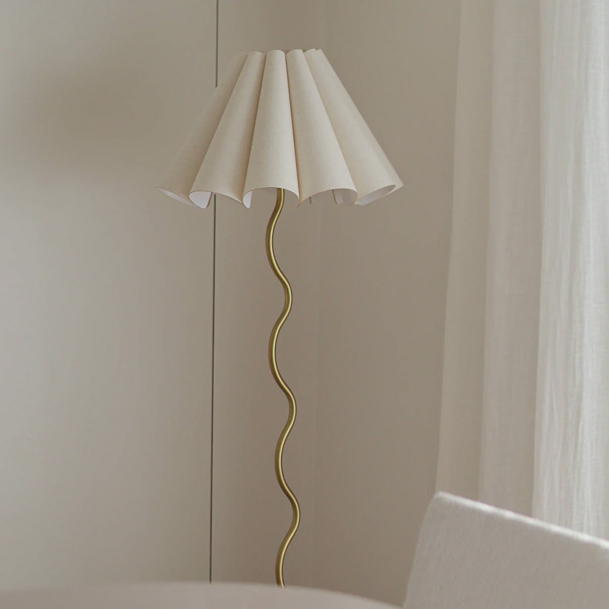 Floor lamp shop white and gold
